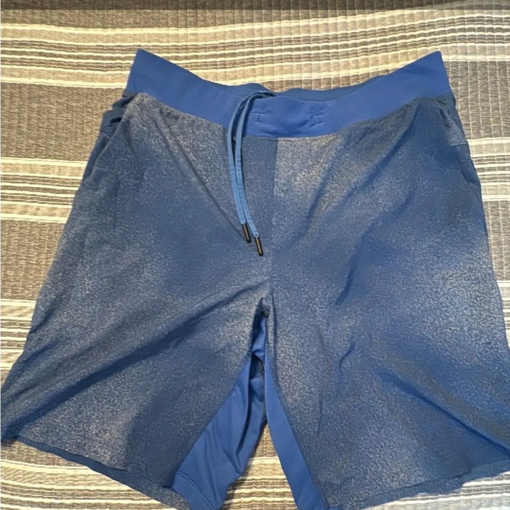 Men’s Blue Lululemonn 7in Seam Lined Shorts, Great condition. Size Large